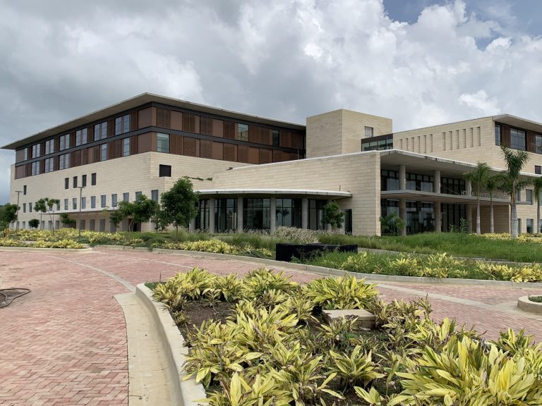 Centro-hospitalario-Serena-Del-Mar-scaled-1